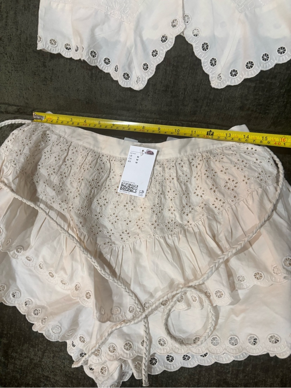 H&M Eyelet Embroidered Cotton Shorts Size M NWT (Light Beige) - Picture 11 of 16